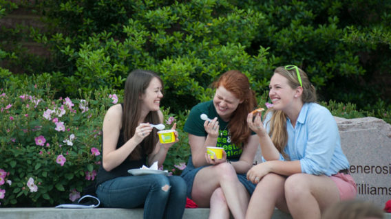 Students sitting outside eating icecream